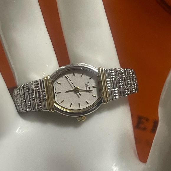 Seiko Women Watch Stainless Steel -EUC - Picture 8 of 12